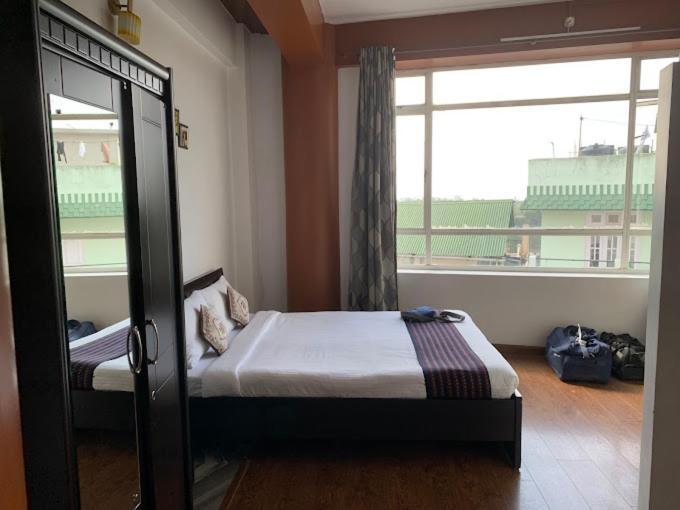 Hotel Holiday Hush Haven Shillong Exterior foto